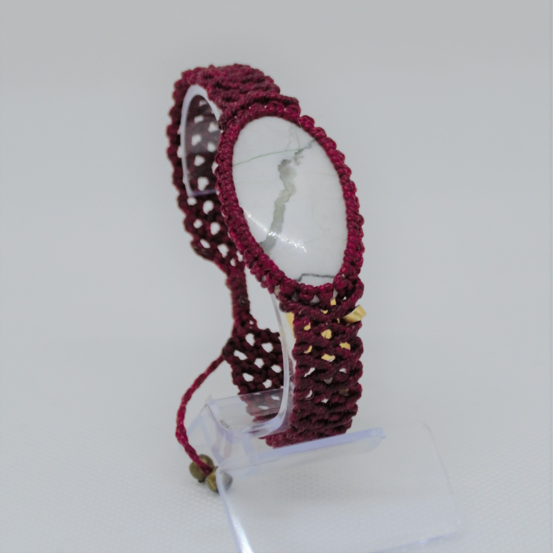 Crisscross cuff with howlite